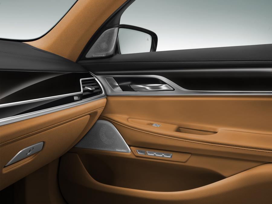  BMW 750iL Celebration Edition Competition 2016 года  (фото 3 из 6)